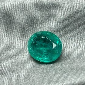 Intens blauwachtig groene smaragd uit Zambia