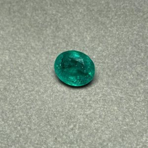 Intens blauwachtig groene smaragd uit Zambia