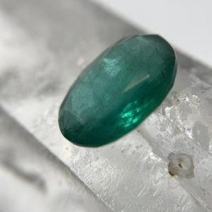 Intens blauwachtig groene smaragd uit Zambia