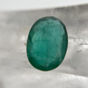 Intens blauwachtig groene smaragd uit Zambia
