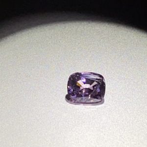 Paarsachtig grijze spinel