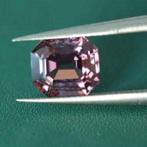 Roze spinel