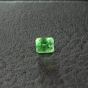 Groene tsavoriet granaat