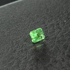 Groene tsavoriet granaat
