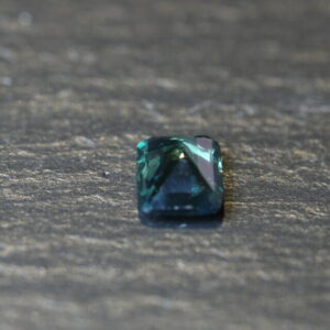 teal saffier