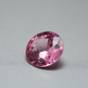 Roze spinel