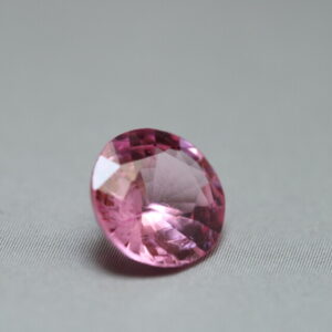 Roze spinel