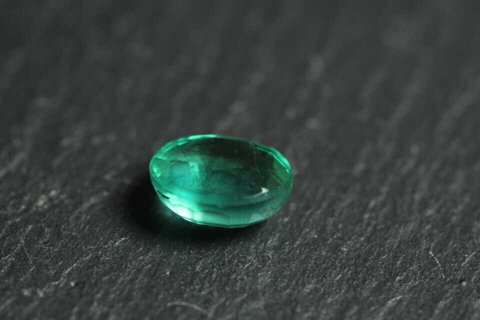 Groene Smaragd – 1,68 ct – Ovaal Geslepen – IGI Gecertificeerd (VS / Minor Oil)