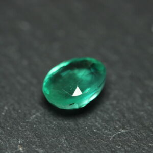 Groene Smaragd – 1,68 ct – Ovaal Geslepen – IGI Gecertificeerd (VS / Minor Oil)