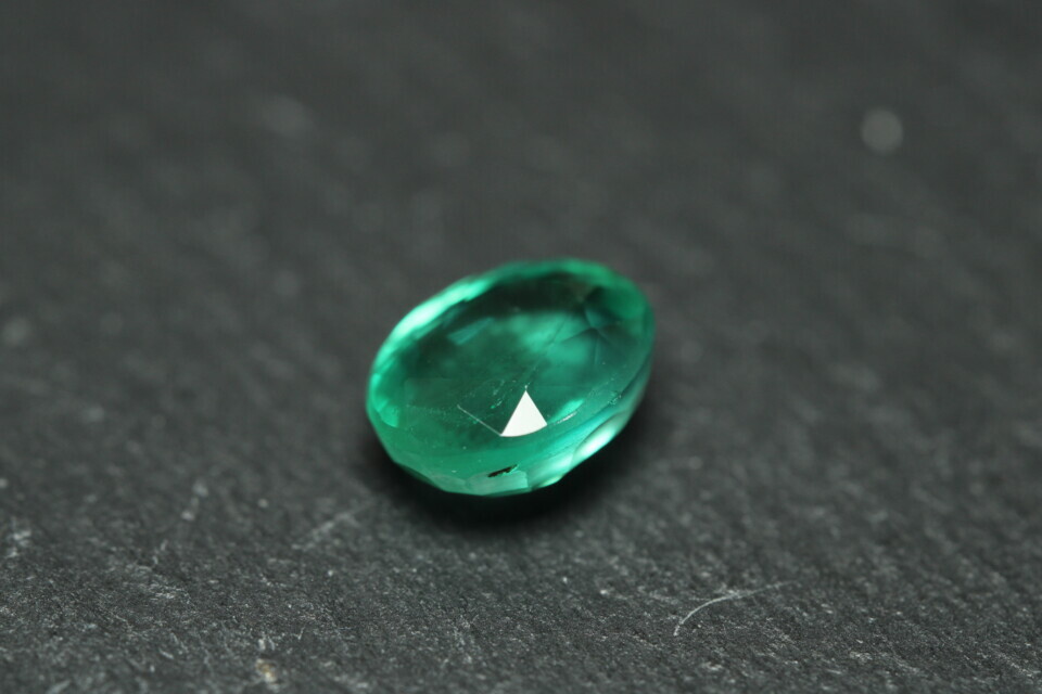 Groene Smaragd – 1,68 ct – Ovaal Geslepen – IGI Gecertificeerd (VS / Minor Oil)