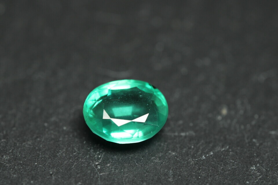 Groene Smaragd – 1,68 ct – Ovaal Geslepen – IGI Gecertificeerd (VS / Minor Oil)