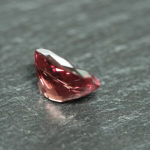 Perzikroze Malaya Granaat – 2,7 ct – Ovaal Gemengd Geslepen – Eye Clean