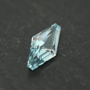 Exclusieve Aquamarijn (2.31 ct) – Custom Ruit Slijpvorm