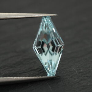 Exclusieve Aquamarijn (2.31 ct) – Custom Ruit Slijpvorm
